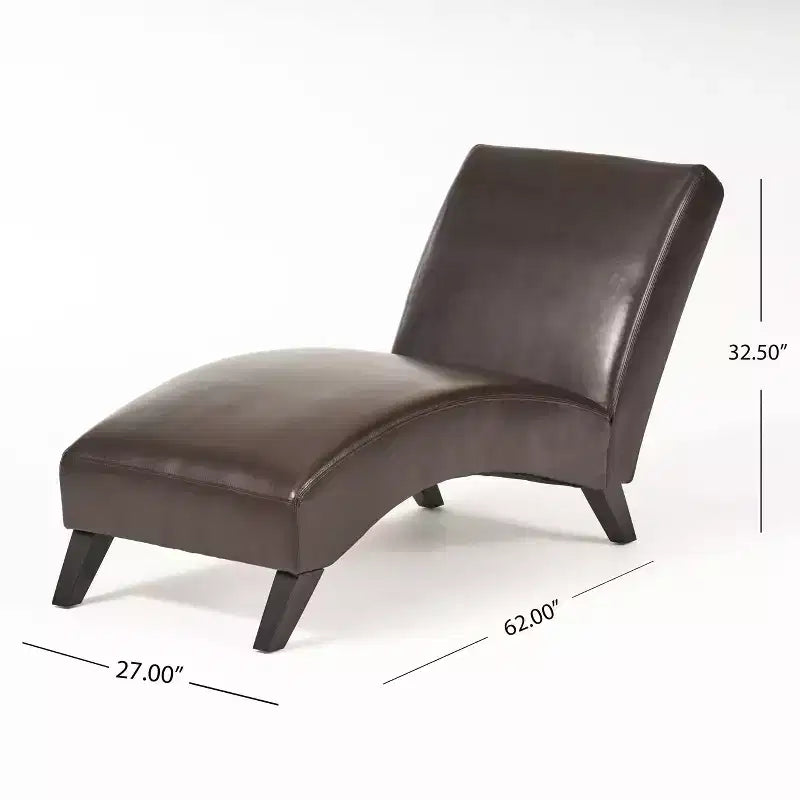 Chaise longue contemporanea in pelle rigenerata con design ergonomico curvo e gambe in legno