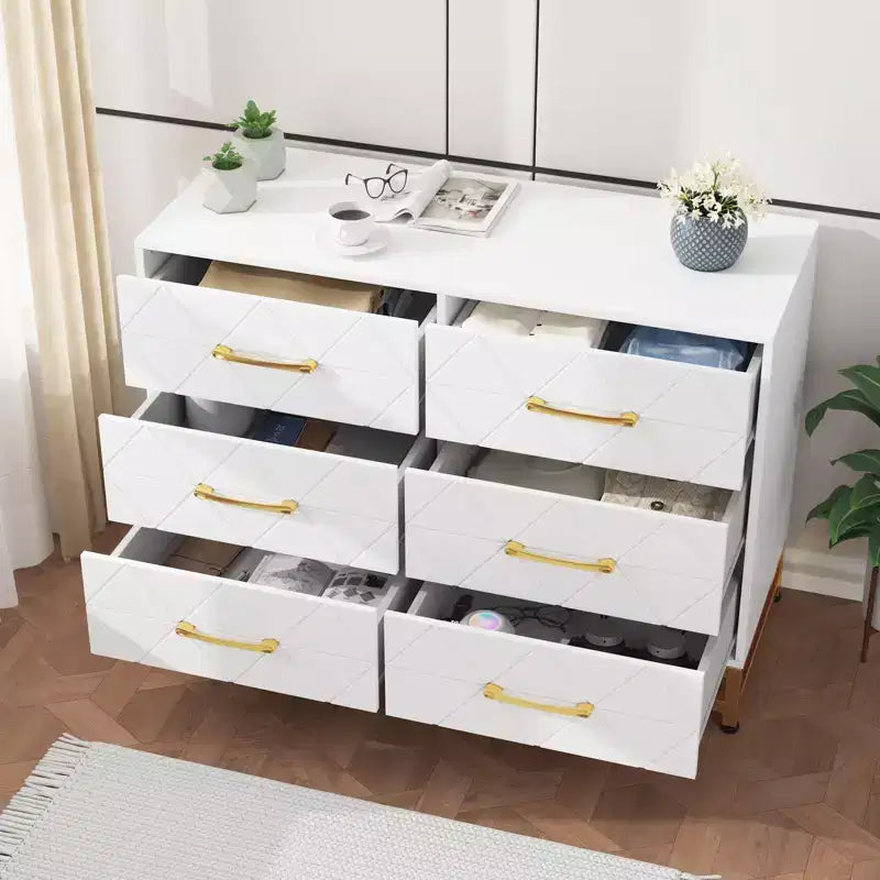 Comò in legno a 6 cassetti con maniglie dorate